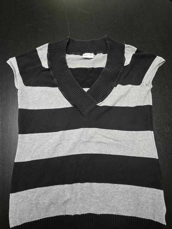 Biaggini Sweaters - Biaggini Women's Striped V-Neck Knit Sweater Vest Cap Sleeve Size M